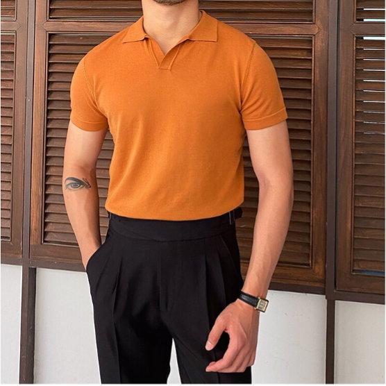 OLD MONEY Poloshirt mit V-Kragen