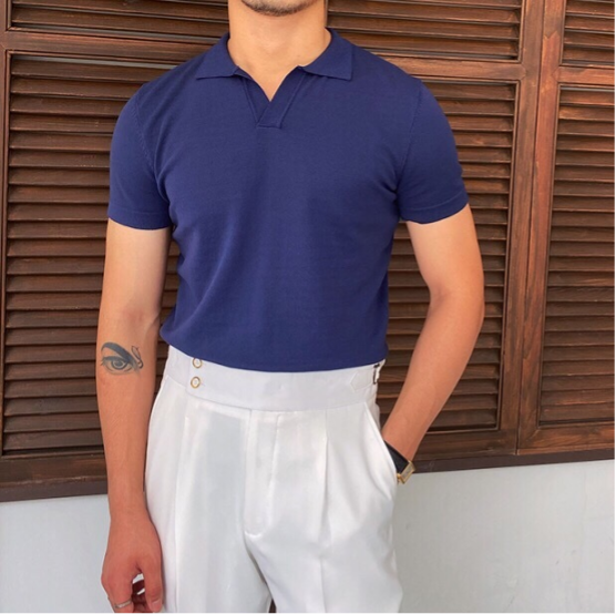 OLD MONEY Poloshirt mit V-Kragen